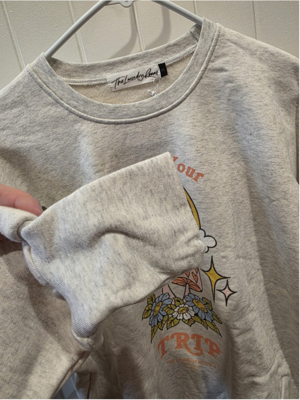 The Laundry Room Light Gray Crewneck Sweatshirt Enjoy Your Trip Sz S Oversized - Picture 5 of 8